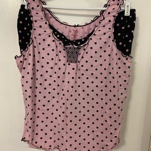 🌹- Woman’s pink and black pajama short set.